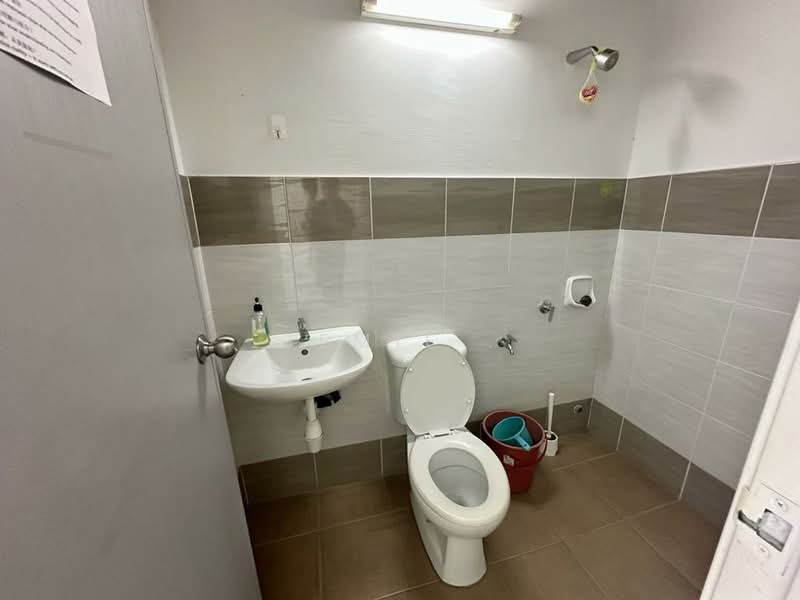 Kedai untuk Disewa di Taman Daya (Johor Bahru) - Jemie . - Bathroom - PropertyGuru.com.my