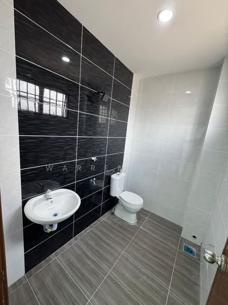 2-storey Terraced House for Sale in Johor Bahru (Johor) - Warren Tay - Bathroom - PropertyGuru.com.my