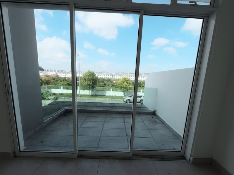 Cluster House for Sale in Skudai (Johor) - Sean Lau - Balcony - PropertyGuru.com.my