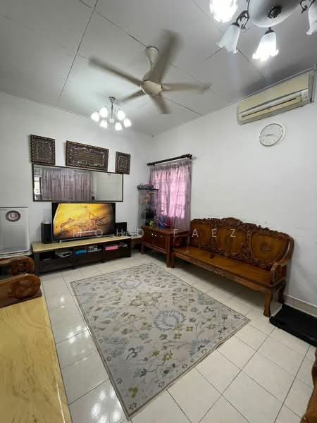 1-storey Terraced House for Sale in Johor Bahru (Johor) - Mohd Faez - Living Room - PropertyGuru.com.my