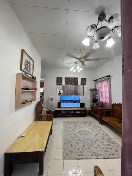 1-storey Terraced House for Sale in Johor Bahru (Johor) - Mohd Faez - Living Room - PropertyGuru.com.my