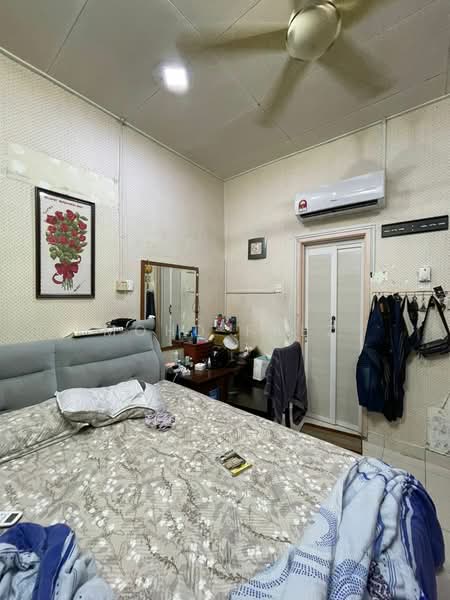 1-storey Terraced House for Sale in Johor Bahru (Johor) - Mohd Faez - Bedroom - PropertyGuru.com.my