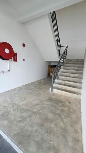 Shop / Office for Rent in Kampung Baru Subang (Sungai Buloh) - Nancy Yap - Corridor - PropertyGuru.com.my