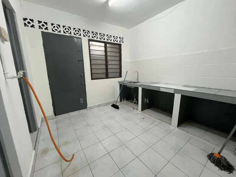 Taman Mount Austin untuk Untuk Disewa - RM 1,600 /bulan, Apr 2026 - Kitchen - PropertyGuru.com.my