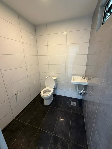 Semi-Detached House for Sale in Ulu Tiram (Johor) - Vanessa Lim - Bathroom - PropertyGuru.com.my