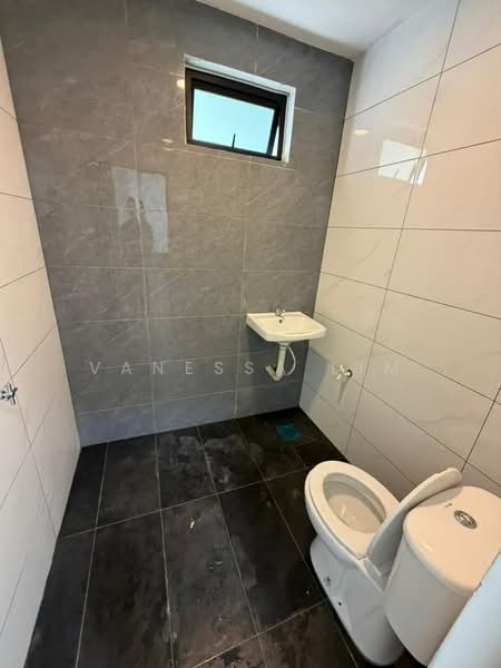Semi-Detached House for Sale in Ulu Tiram (Johor) - Vanessa Lim - Bathroom - PropertyGuru.com.my