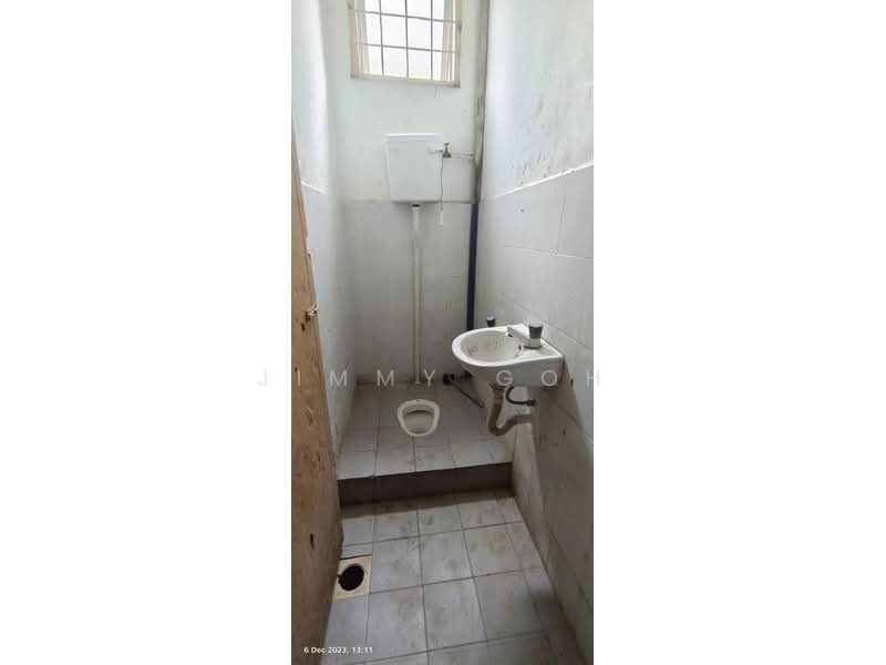 Kilang untuk Disewa di Taman Industri Lembah Jaya (Ampang) - Jimmy Goh - Bathroom - PropertyGuru.com.my