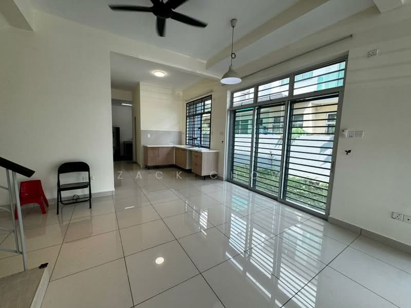 Cluster House for Sale in Taman Gaya (Ulu Tiram) - Zack Chow - Living Room - PropertyGuru.com.my