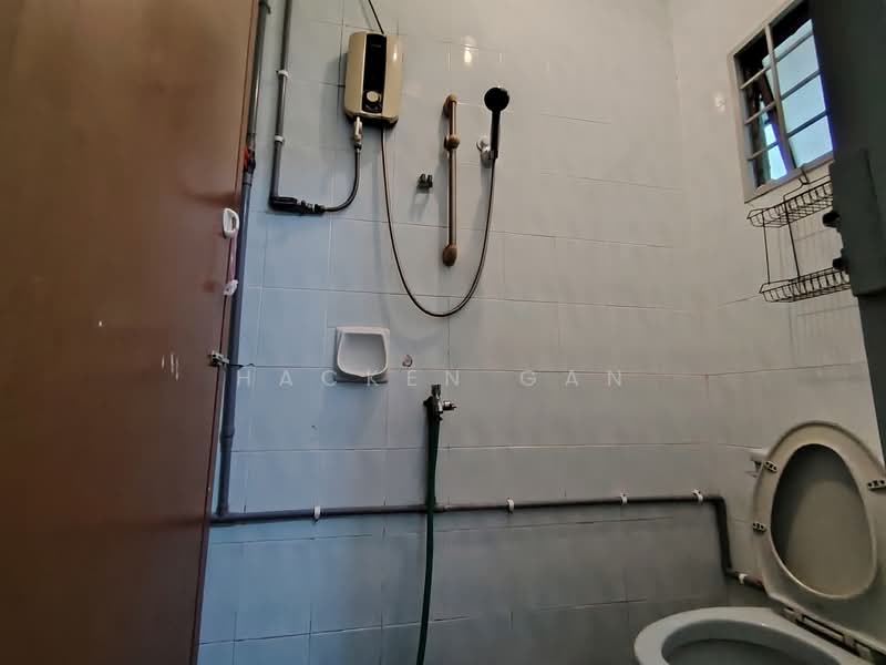 Apartment for Rent at Indah Apartments - Hacken Gan - Bathroom - PropertyGuru.com.my