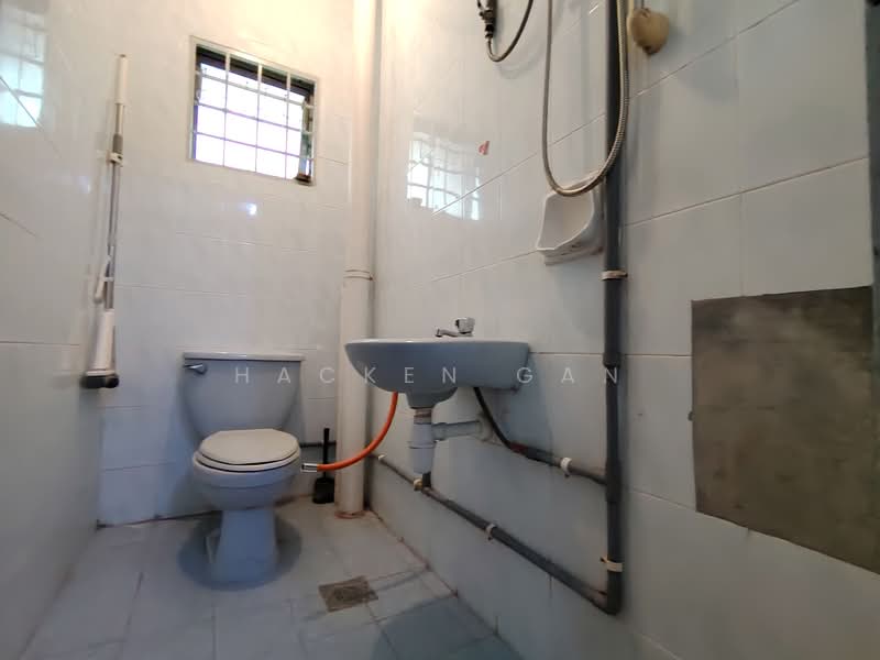 Apartment for Rent at Indah Apartments - Hacken Gan - Bathroom - PropertyGuru.com.my