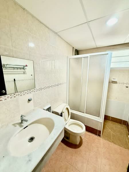 Condominium for Rent at Gurney Park Condominium - Bear Tan - Bathroom - PropertyGuru.com.my