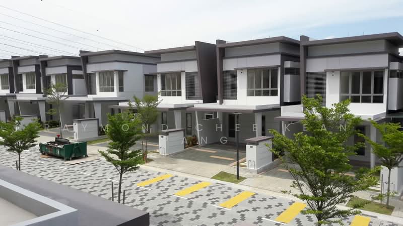 2.5-storey Terraced House for Sale in Taman Equine (Seri Kembangan) - Raymond Chee Kean Pang - Exterior - PropertyGuru.com.my