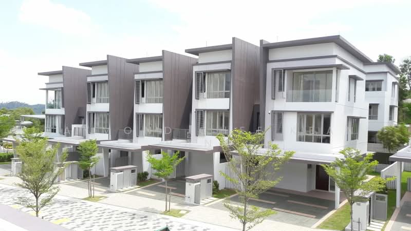 Rumah Teres 3 Tingkat untuk Dijual di Seri Kembangan (Selangor) - Raymond Chee Kean Pang - Exterior - PropertyGuru.com.my
