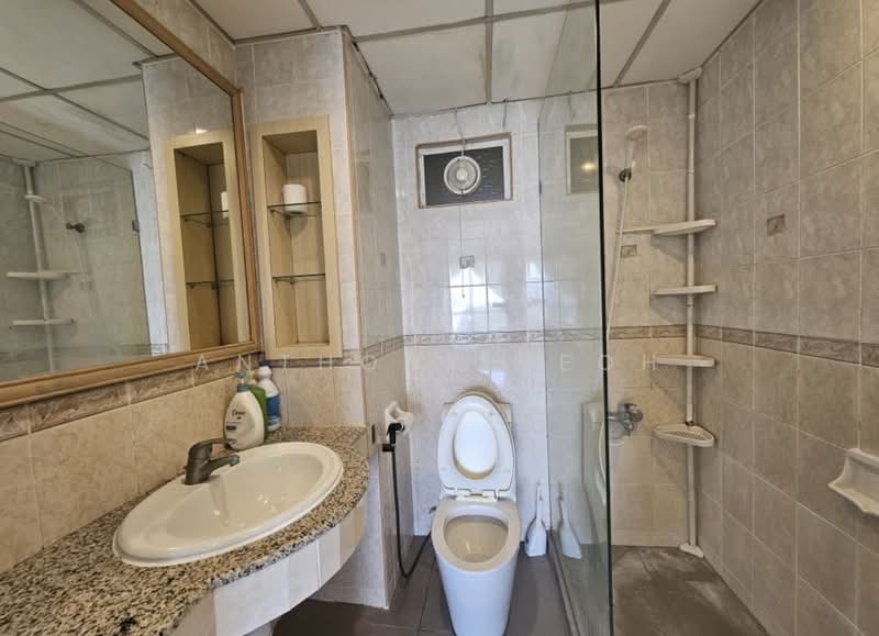 Condominium for Rent at Gold Coast Resort Condominium - Anthony Yeoh - Bathroom - PropertyGuru.com.my