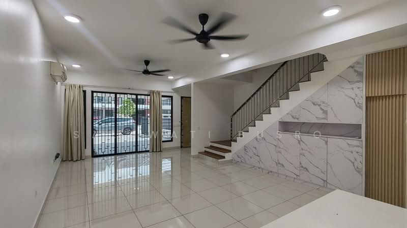 2-storey Terraced House for Sale in Elmina (Shah Alam) - Salawati Busro - Living Room - PropertyGuru.com.my