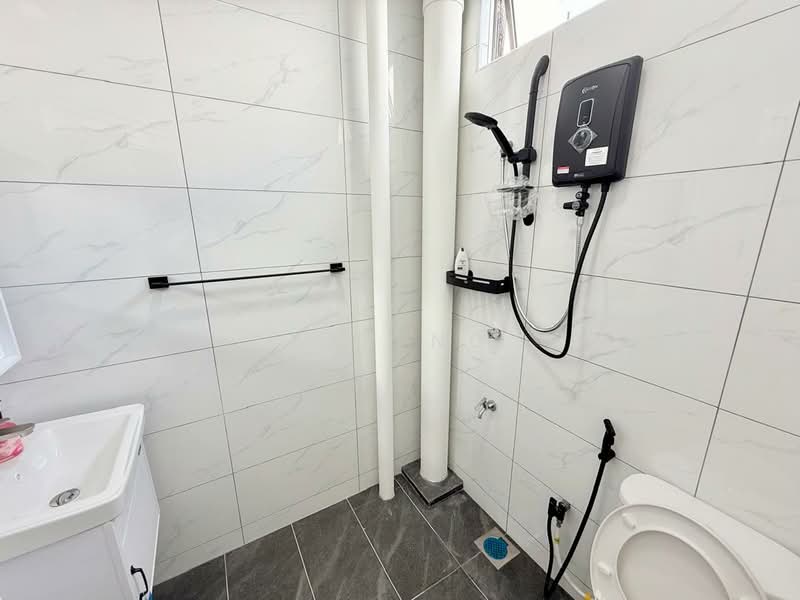 Apartment for Rent at Lake View Suites - Kay Ng - Bathroom - PropertyGuru.com.my