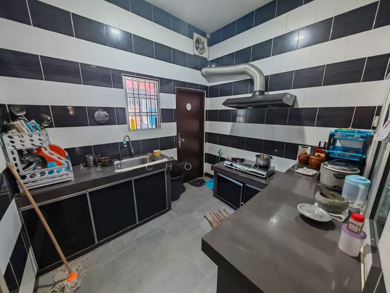 1-storey Terraced House for Sale in Hutan Melintang (Perak) - Kee Choi Hong - Kitchen - PropertyGuru.com.my
