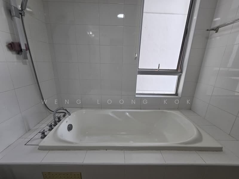 Servis Apartment untuk Disewa di Solaris Dutamas - Weng Loong Kok - Bathroom - PropertyGuru.com.my