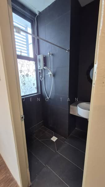 Apartment for Sale at Fulton Park - Jeno Tan - Bathroom - PropertyGuru.com.my