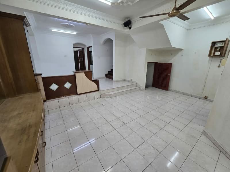 2-storey Terraced House for Sale in Taman Bukit Mewah (Tampoi) - Sharon Lau - Living Room - PropertyGuru.com.my