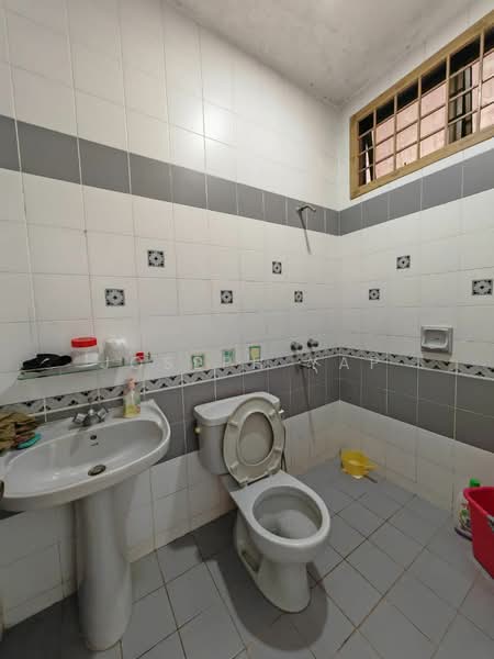 Rumah Teres 2 Tingkat untuk Disewa di Taman Suria (Johor Bahru) - Joseph Yap - Bathroom - PropertyGuru.com.my