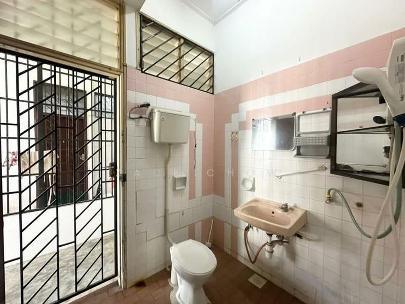 1-storey Terraced House for Sale in Taman Daya (Johor Bahru) - Zack Chow - Bathroom - PropertyGuru.com.my