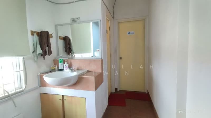 Office for Sale in Taman Setiawangsa (Setiawangsa) - Gudrotullah Ikhwan - Bathroom - PropertyGuru.com.my