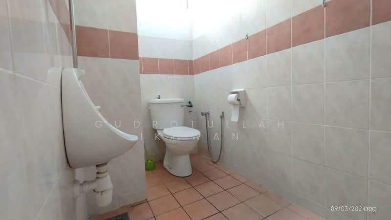 Office for Sale in Taman Setiawangsa (Setiawangsa) - Gudrotullah Ikhwan - Bathroom - PropertyGuru.com.my