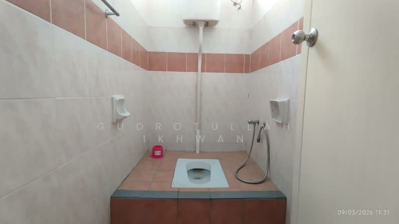 Office for Sale in Taman Setiawangsa (Setiawangsa) - Gudrotullah Ikhwan - Bathroom - PropertyGuru.com.my
