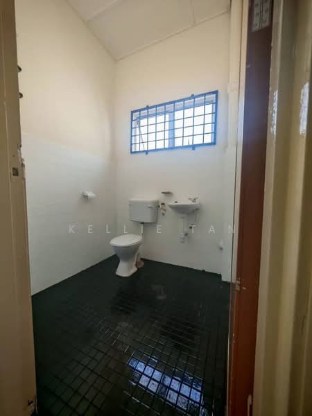 Office for Rent in Taman Sri Gombak (Gombak) - Kellie Tan - Bathroom - PropertyGuru.com.my