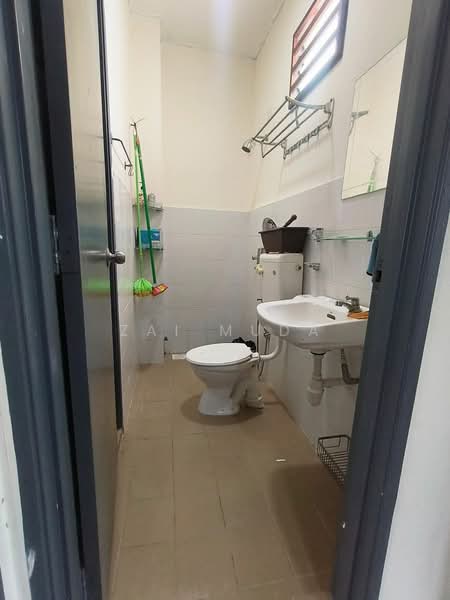 Taman Salak Perdana untuk Untuk Disewa - RM 1,400 /bulan, Apr 2026 - Bathroom - PropertyGuru.com.my