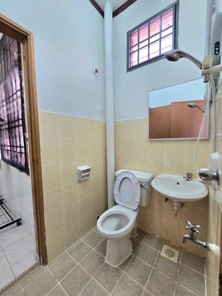 2-storey Terraced House for Sale in Taman Mutiara Rini (Skudai) - Vinnie Sam - Bathroom - PropertyGuru.com.my