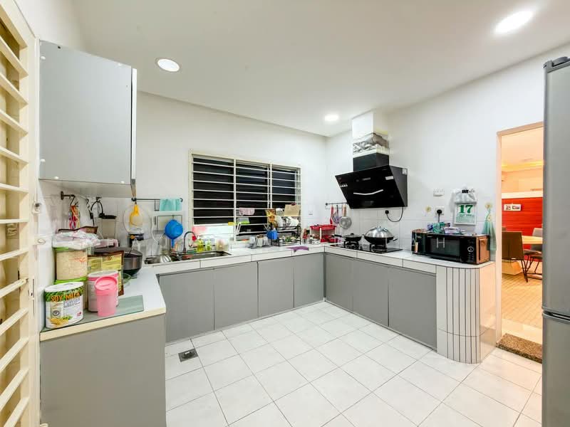 Semi-Detached House for Sale in Taman Saujana Emas (Kajang) - Fauzi Abdullah - Kitchen - PropertyGuru.com.my