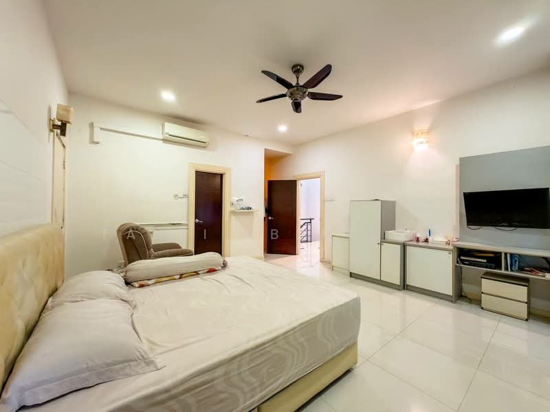 Semi-Detached House for Sale in Taman Saujana Emas (Kajang) - Fauzi Abdullah - Bedroom - PropertyGuru.com.my