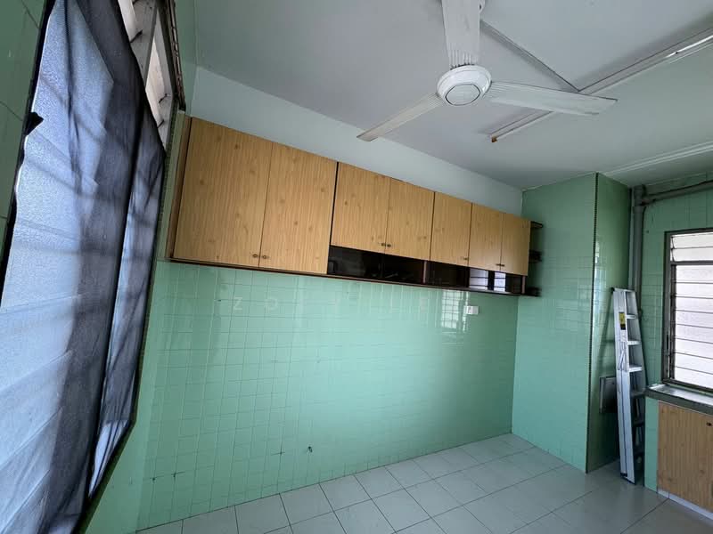 Flat for Sale at Taman Perling - Zoey Lee - Kitchen - PropertyGuru.com.my