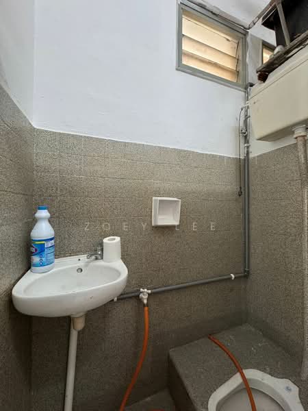 Flat for Sale at Taman Perling - Zoey Lee - Bathroom - PropertyGuru.com.my
