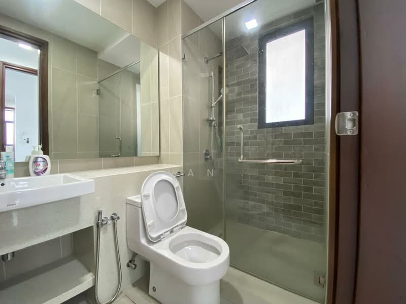 Condominium for Rent at Queens Residences Q2 @ Queens Waterfront - Evan . - Bathroom - PropertyGuru.com.my