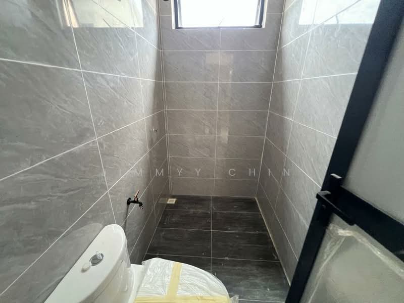 Semi-Detached House for Sale in Kuching (Sarawak) - Jimmyy Chin - Bathroom - PropertyGuru.com.my