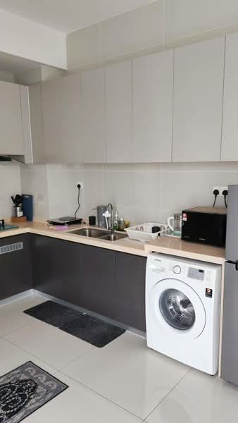 Condominium for Rent at Bay Laurel @ Country Garden Danga Bay - Genki Yap - Kitchen - PropertyGuru.com.my