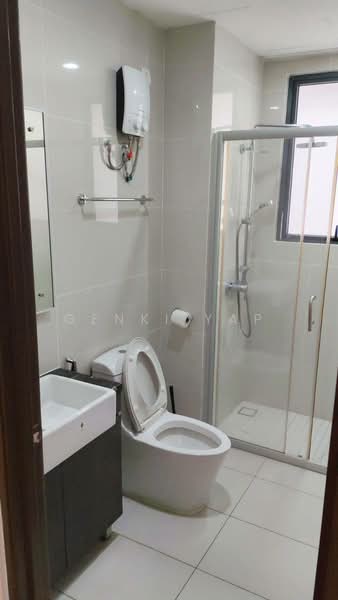 Condominium for Rent at Bay Laurel @ Country Garden Danga Bay - Genki Yap - Bathroom - PropertyGuru.com.my