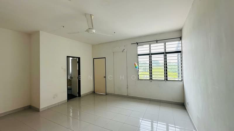 Rawang, Saujana Rawang untuk Untuk Dijual - RM 530,000, Apr 2026 - Living Room - PropertyGuru.com.my