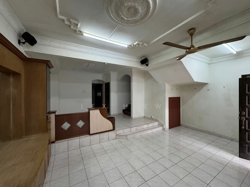 2-storey Terraced House for Sale in Taman Bukit Mewah (Tampoi) - Lex Hiew - Living Room - PropertyGuru.com.my