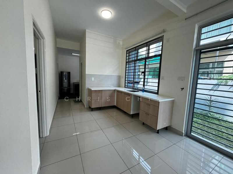Cluster House for Sale in Taman Gaya (Ulu Tiram) - Chris Chin - Kitchen - PropertyGuru.com.my