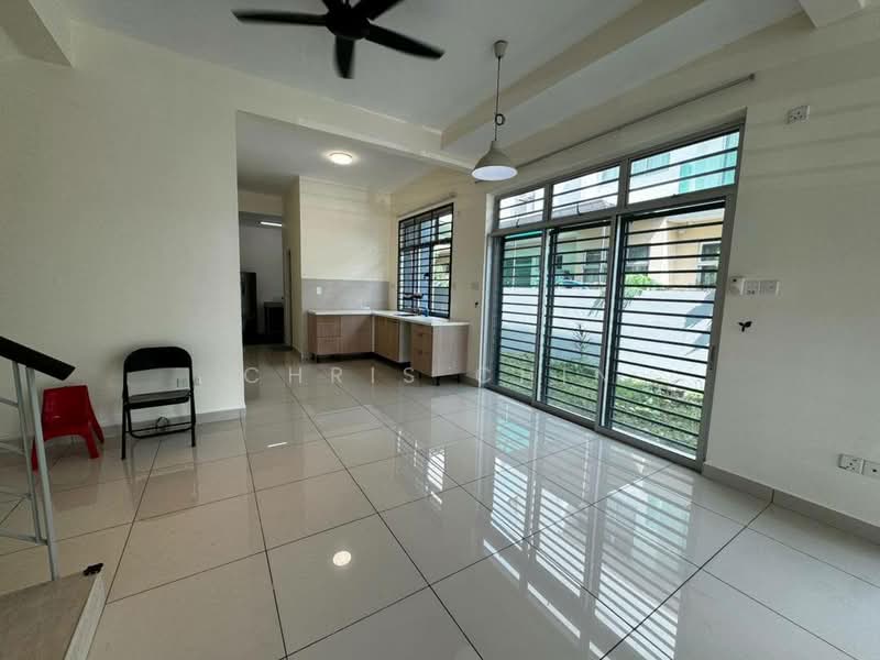 Cluster House for Sale in Taman Gaya (Ulu Tiram) - Chris Chin - Living Room - PropertyGuru.com.my