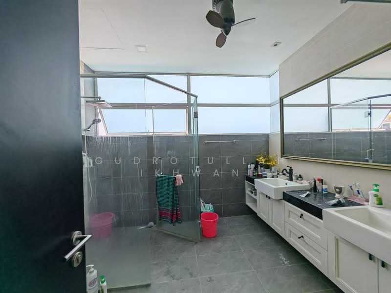 Semi-Detached House for Sale in Cyberjaya (Selangor) - Gudrotullah Ikhwan - Bathroom - PropertyGuru.com.my