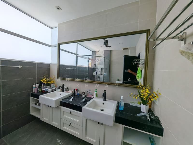 Semi-Detached House for Sale in Cyberjaya (Selangor) - Gudrotullah Ikhwan - Bathroom - PropertyGuru.com.my