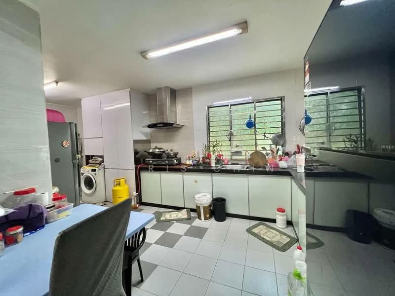 2-storey Terraced House for Sale in Bandar Baru Permas Jaya (Permas Jaya) - Chris Chin - Kitchen - PropertyGuru.com.my