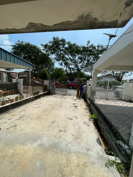 Ground Floor Town House Taman Kenari Sungai Ara untuk Untuk Disewa - RM 1,400 /bulan, Apr 2026 - Exterior - PropertyGuru.com.my