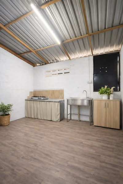 Rumah Teres 2 Tingkat untuk Dijual di Taman Perling (Perling) - Howes Izan - Kitchen - PropertyGuru.com.my