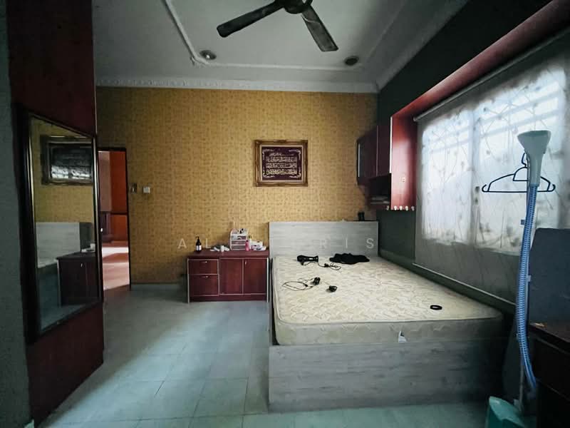 Rumah Banglo untuk Dijual di Desa Sentosa Fasa II - Ali Idris - Bedroom - PropertyGuru.com.my